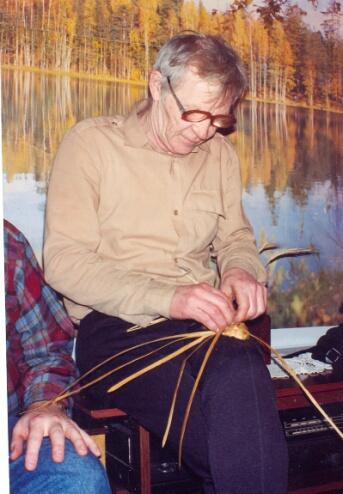 Плетіння - ще одне захоплення нашої родини, цим займався мій дідусь, Качёв Сергій Никифорович