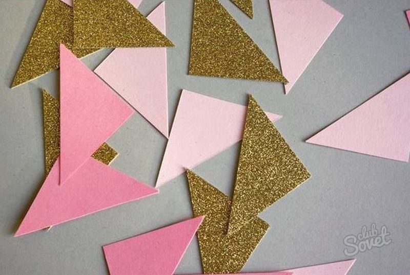 Pokud jsou trojúhelníky vyrobeny z barevného papíru, vyjdou jasněji a práce bude zábavnější