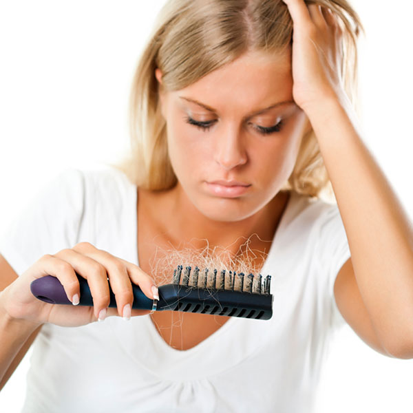 Якщо волосся випадає без цибулин - це ламкість і боротися з випаданням в цьому випадку безглуздо